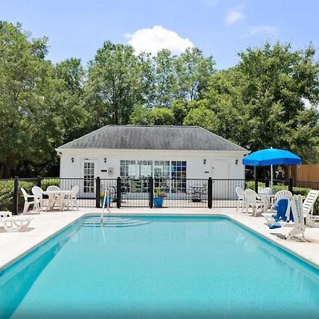 Baymont By Wyndham Jacksonville/Butler Blvd Exterior foto