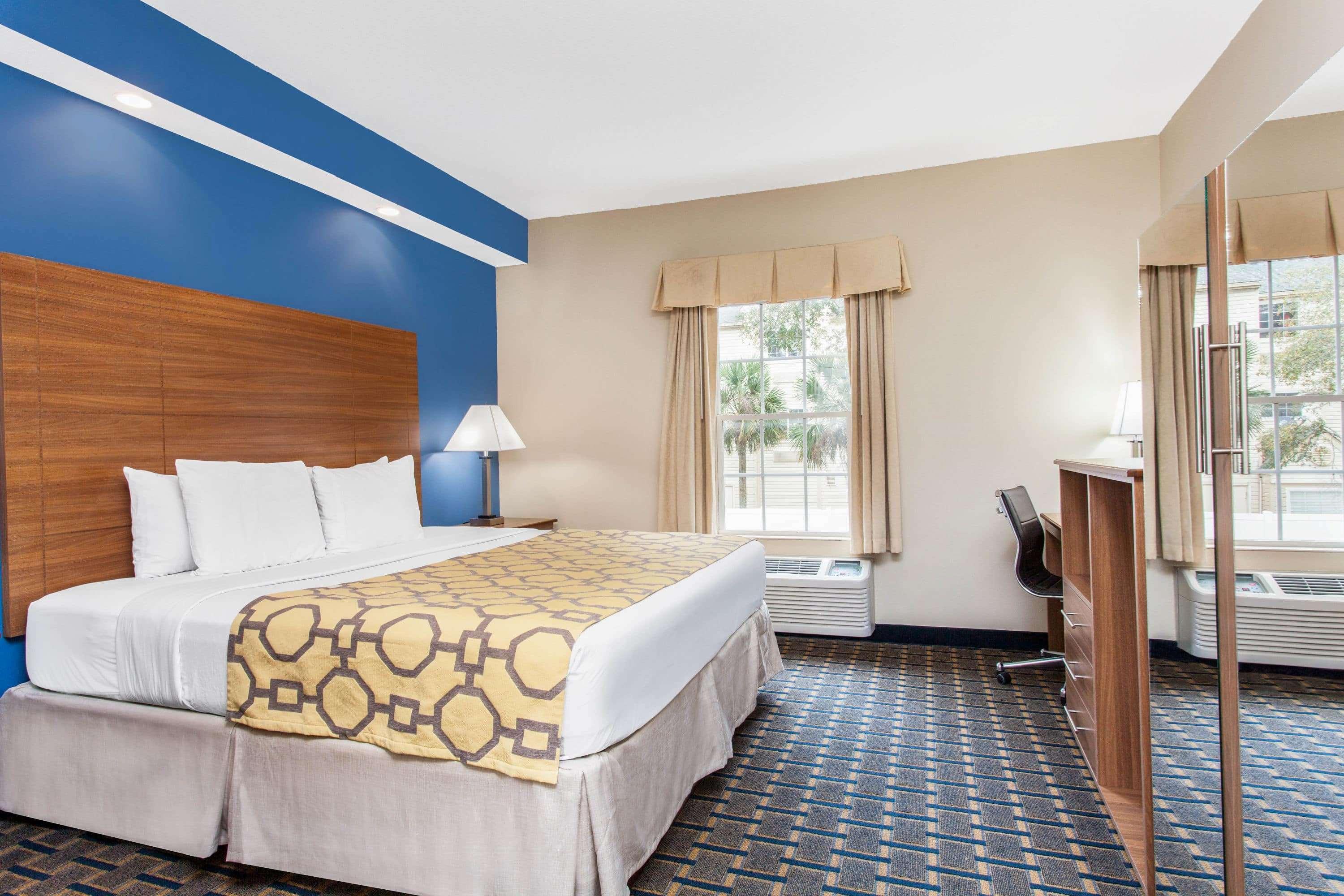 Baymont By Wyndham Jacksonville/Butler Blvd Exterior foto